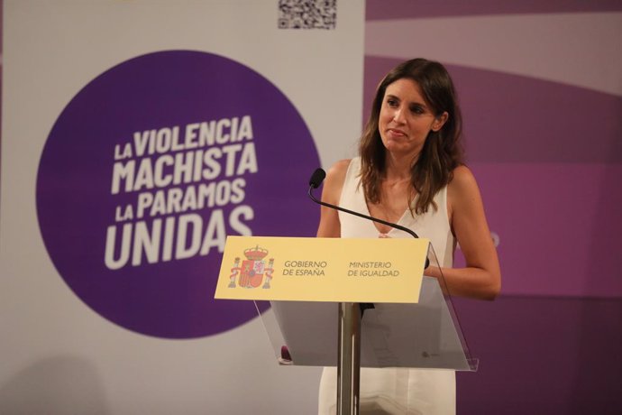 La ministra de Igualdad, Irene Montero, durante la presentación de la Iniciativa Punto Violeta en el Ministerio de Igualdad a 28 de julio de 2021, en Madrid, (España). Montero ha determinado la creación de un "instrumento estandarizado" para hacer una d