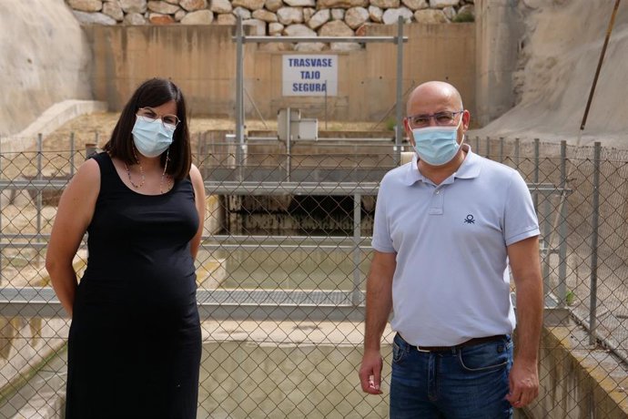 Los dirigentes del PP de Almería, Almudena Morales y Domingo Fernández.