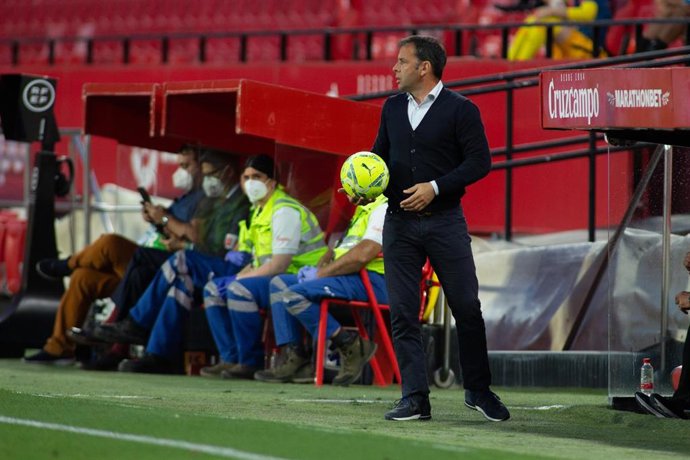 Archivo - El entrenador del Deportivo Alavés, Javi Calleja