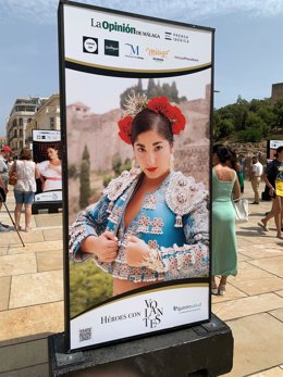 Una exposición homenajea a los trabajadores esenciales de la pandemia vistiéndolos de moda flamenca malagueña