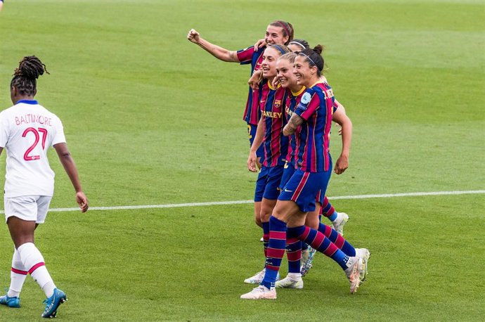 Archivo - Lieke Martens, Jennifer Hermoso, Alexia Putellas y Patri Guijarro celebran un gol del FC Barcelona ante el PSG en las semifinales de la Liga de Campeones 2020-20221