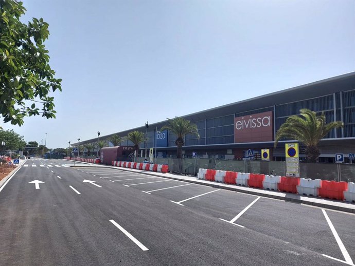Nueva zona de estacionamientos de parada rápida en el aeropuerto de Ibiza