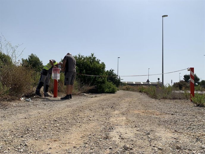 Paterna cierra dos nuevos caminos para impedir el acceso rodado y evitar vertidos ilegales