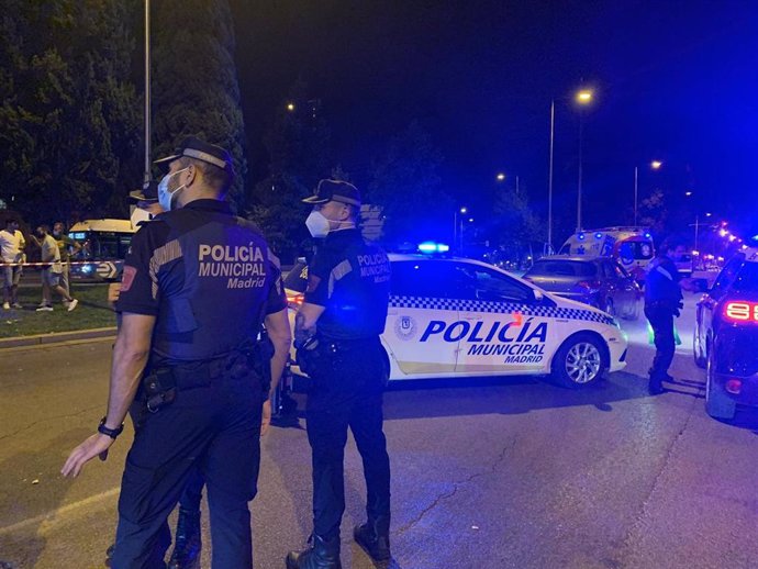 Agentes de la Policía Municipal en el lugar del atropello