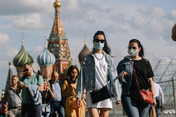 Persones amb mascarilla a la Plaa Vermella de Moscou