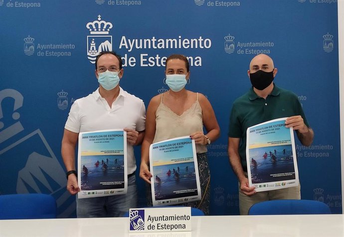 Presentación del triatlón que celebra Estepona este domingo 15 de agosto de 2021 con un protocolo de medidas contra la COVID