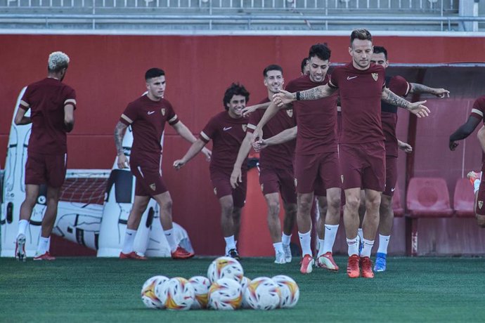 Jugadores del Sevilla durante un entrenamiento