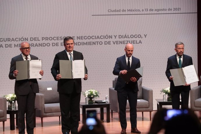 Firman del memorando de entendimiento entre el Gobierno y la oposición de Venezuela
