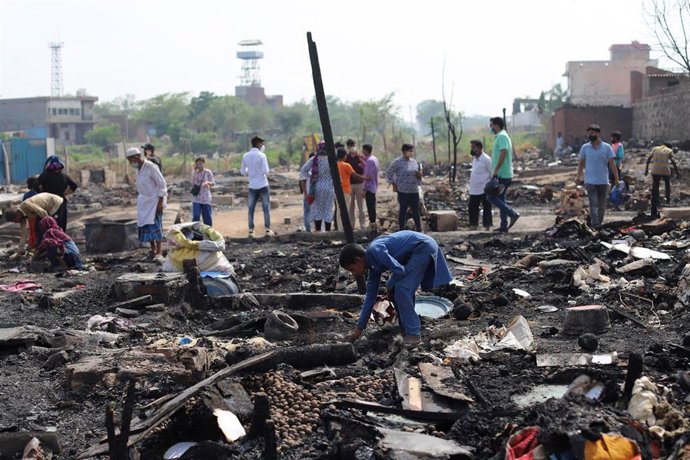 Archivo - Campamento de refugiados rohingyas en India