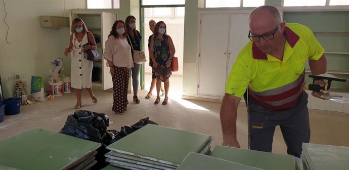 Mejora de las pistas deportivas de dos colegios de Triana.
