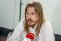 Podemos espera que se frustren las ampliaciones de El Prat y Barajas y no descarta penalizar los billetes de avión