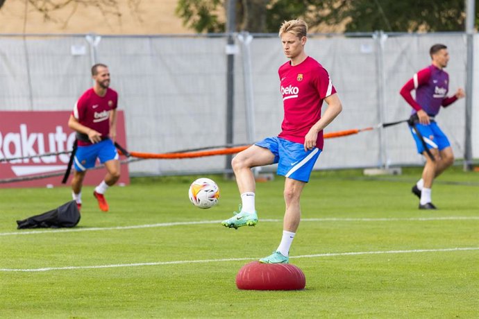 Frenkie de Jong durante un entrenamiento con el FC Barcelona