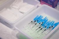 Casi 800.000 personas han recibido ya al menos una dosis de la vacuna contra la Covid-19