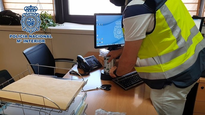 Imagen de la investigación del móvil del detenido