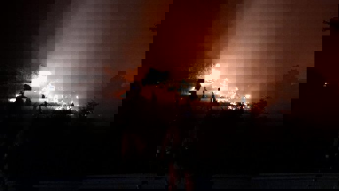 La UME colabora con las Brigadas de Refuerzo en Incendios Forestales en las labores de extinción del incendio de Navalacruz (Ávila) 