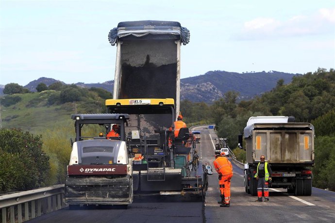 Archivo - La Consejera Marifran Carazo, Visita Las Obras De Actuacion De Emergencia En Diversos Tramos De La A 381
