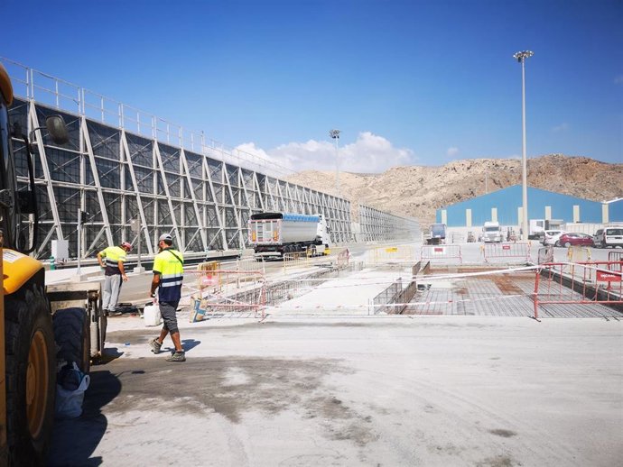 Trabajos para la instalación de dos estaciones lava-ruedas en el muelle de Pechina del Puerto de Almería