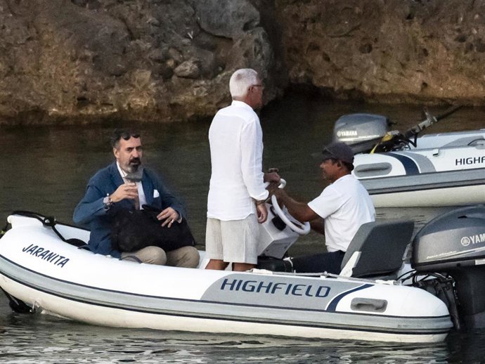 Jaime de Marichalar, con un atuendo de lo más elegante a su llegada a Ibiza