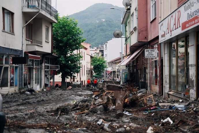 14 August 2021, Turkey, Kastamonu: Mud and debris cover streets after floods in Turkey's Black Sea region. At least 55 died after major flooding in northern Turkey. The three provinces of Bartin, Kastamonu and Sinop are particularly affected. Photo: Sed
