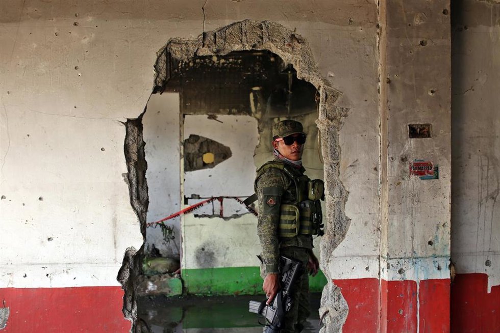 Archivo - Un soldado de Filipinas en la ciudad de Marawi.