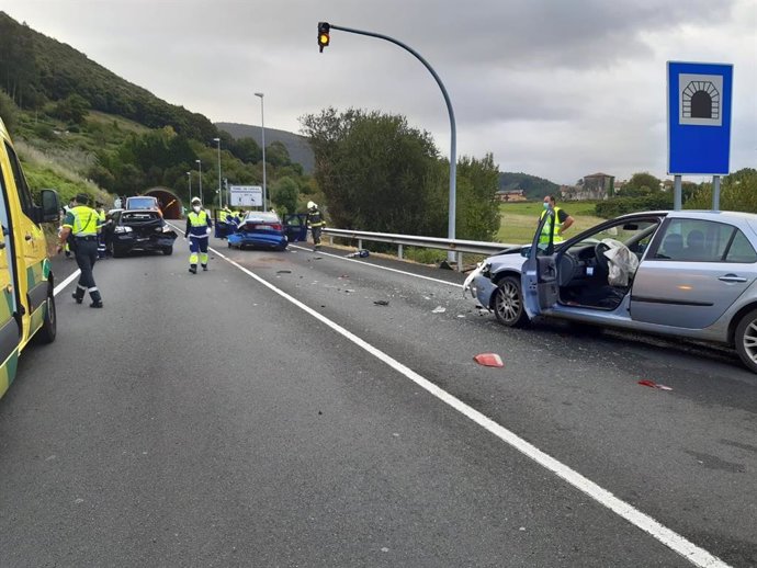 Colisión de tres vehículos.