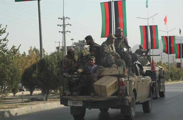 Vehículos militares en Kabul.
