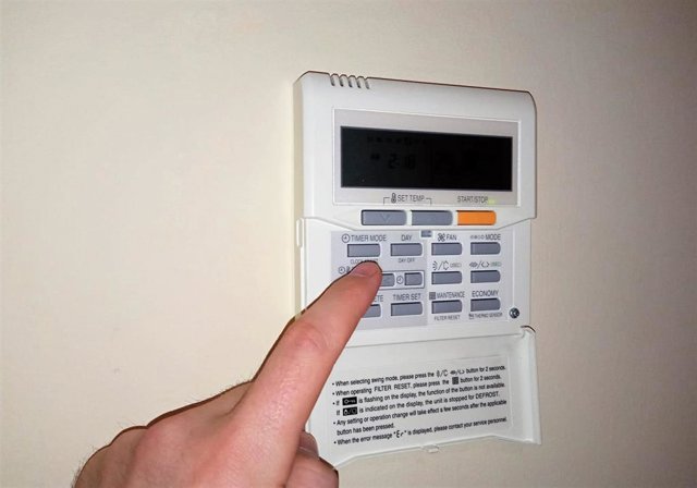 Mando de aire acondicionado centralizado.