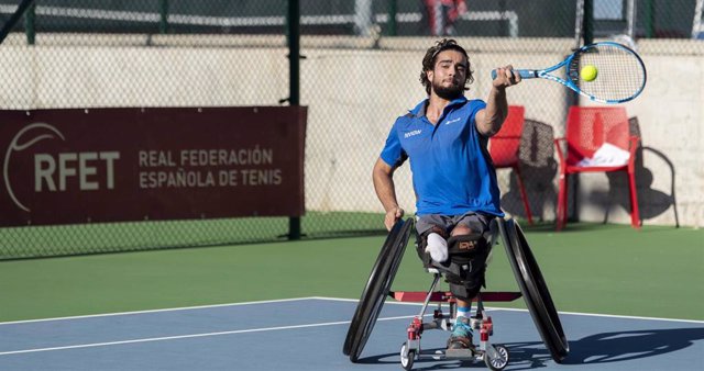Archivo - El tenista español Daniel Caverzaschi durante un torneo
