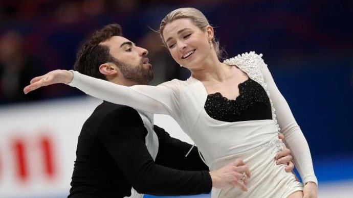 Archivo - La pareja española de patinadores Olivia Smart y Adrián Díaz