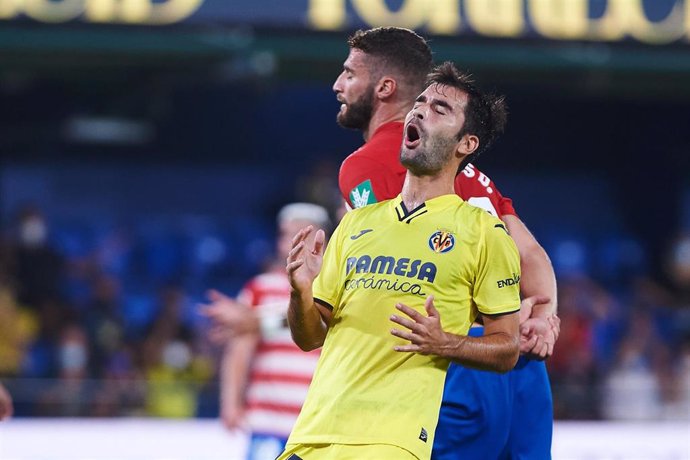 Manu Trigueros lamenta una ocasión perdida ante el Granada en el debut de LaLiga