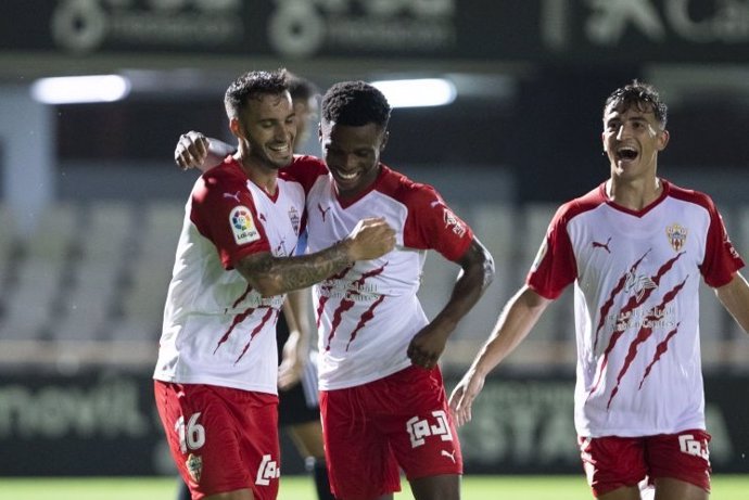El Almería vence al Cartagena en Cartagonova en la primera jornada de Liga