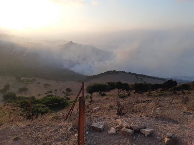 Imagen de este martes del incendio en Tarifa.
