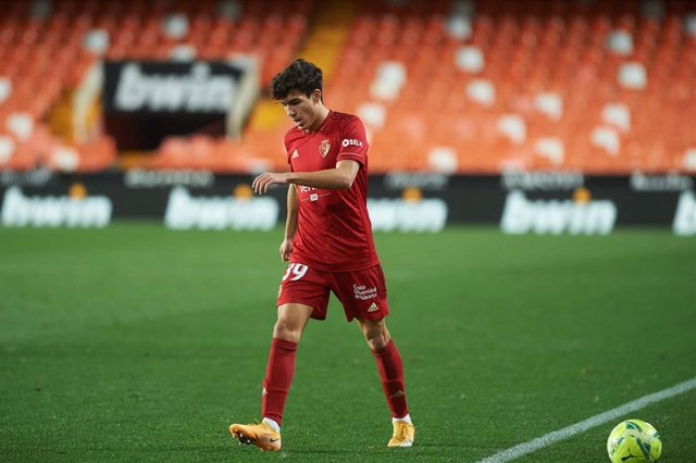 Archivo - Manu Sanchez of Osasuna during the La Liga Santander mach between Valencia and Osasuna at Estadio de Mestalla on 23 January, 2021 in Valencia, Spain