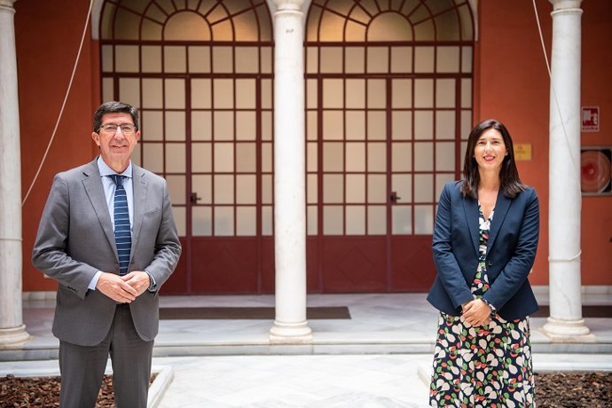 Archivo - Juan Marín junto con Mónica Alejo en una imagen de archivo