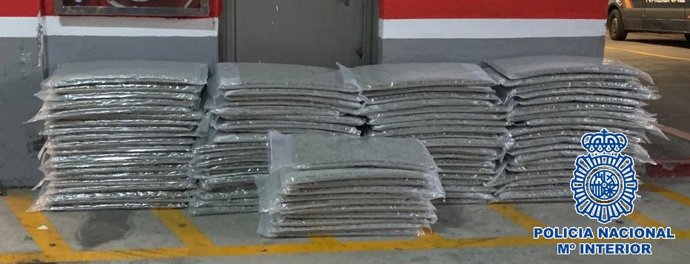 Cae una red criminal dedicada a tráfico internacional de marihuana camuflada en puertas acristaladas