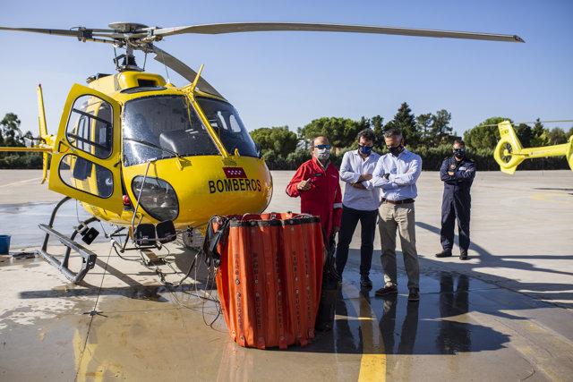 El viceconsejero de Interior y Agencia de Seguridad y Emergencias Madrid 112, Carlos Novillo, en el Parque de Bomberos de Las Rozas