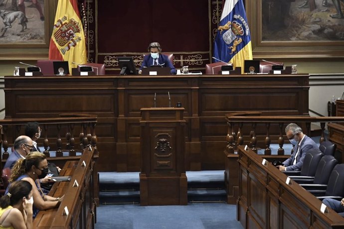 Pleno del Parlamento de Canarias en el que se ha aprobado el decreto ley de ayudas al IBI turístico