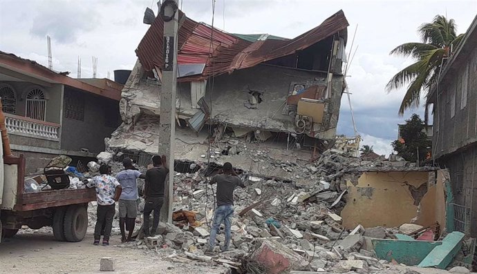 Un edificio afectado por el terremoto que ha sacudido Haití este sábado