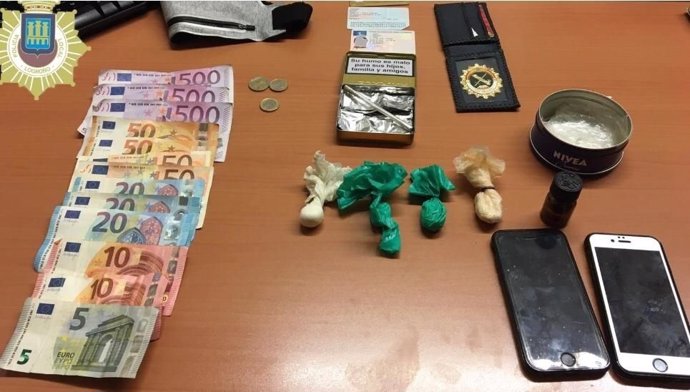Droga, dinero y materiales incautados a un detenido en Logroño