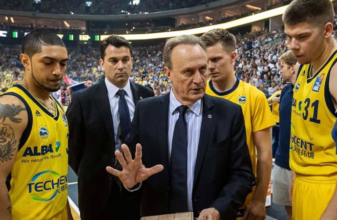 Archivo - El entrenador del ALBA Berlín, Aíto García Reneses.