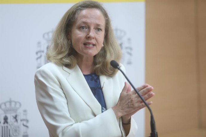 La vicepresidenta primera y ministra de Asuntos Económicos y Transformación Digital, Nadia Calviño, en Cádiz.