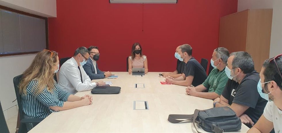 La consejera de Empleo e Industria, Ana Carlota Amigo, se ha reunido este martes en Ponferrada con miembros de la dirección LM Wind Power y con su Comité de Empresa.