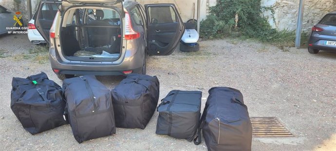 Imagen del vehículo que transportaba 112 kilos de marihuana en Portbou (Girona)