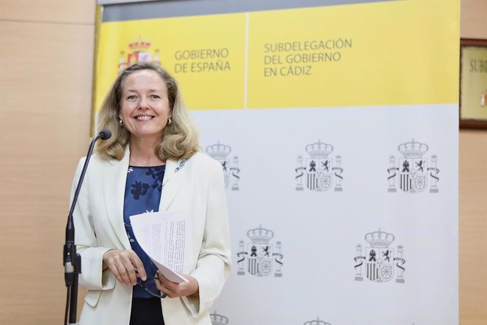 La vicepresidenta primera y ministra de Asuntos Económicos, Nadia Calviño, este martes en Cádiz.