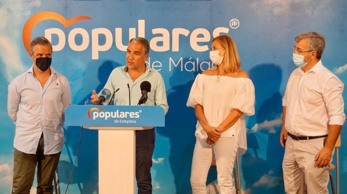 El presidente del PP de Málaga, Elías Bendodo, en una acto en Estepona