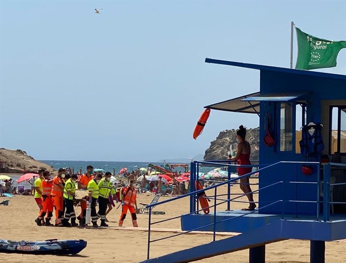 Servicios de emergencia trasladan al afectado