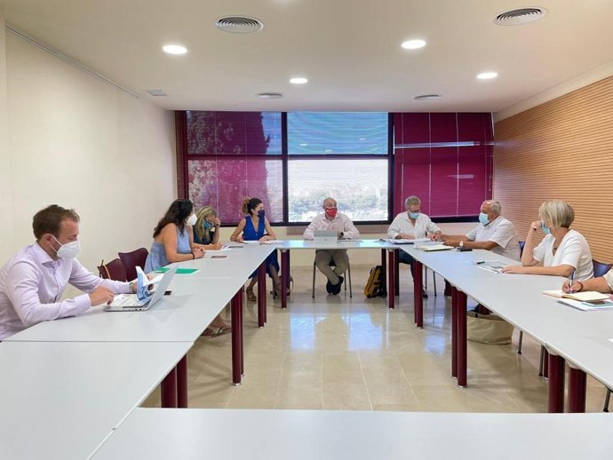Reunión del Consorcio de Turismo de Cala Millor con representantes del sector público y privado.
