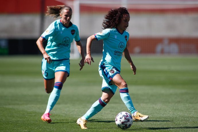 Archivo - Maria Alharilla of Levante in action during the spanish women league, Primera Iberdrola, football match played between Atletico de Madrid and Levante UD at Ciudad Deportiva Wanda on June 27, 2021 in Alcala de Henares, Madrid, Spain.
