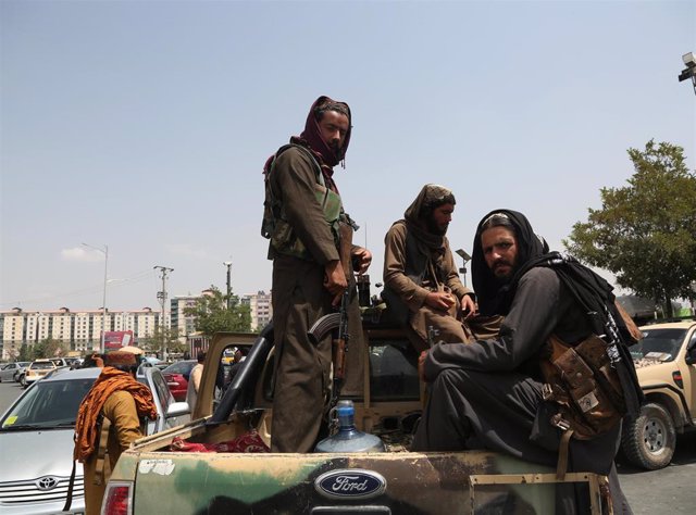 Un grupo de talibanes en Kabul
