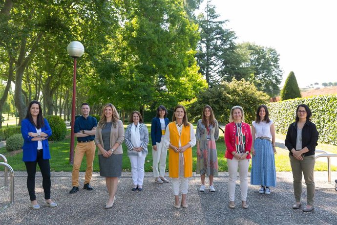 Archivo - De izq a dcha., los investigadores del proyecto Nuria Garro, David González, Inés Aztarain, Purificación González, Menchu Larráyoz, Ana Sánchez-Ostiz, Giulia Torchitti, Ana Isabel Vitas, María Díez y Aurora Monge